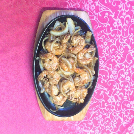 Picture of Ti pan shrimp with onions and garlic